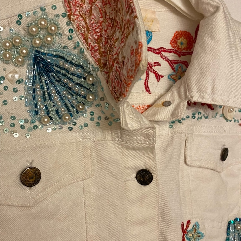 Beautiful white jean jacket from France. - Picture 3 of 11